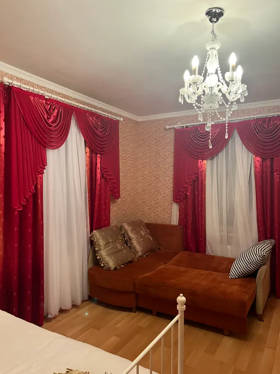 Уютный дом с бассейном, сауной и камином