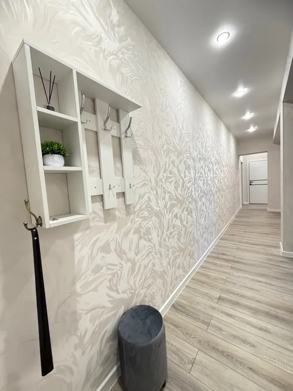 Светлая и чистая квартира с современным ремонтом.