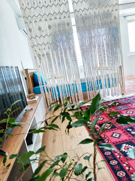 Студия с видом на горы в самом центре