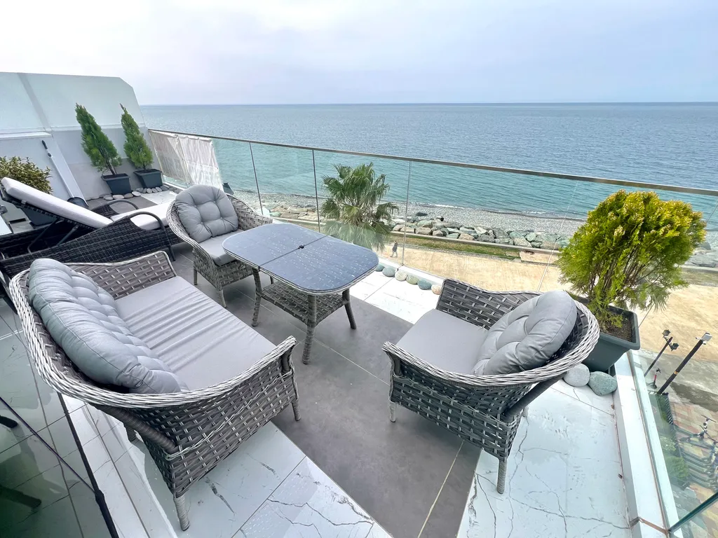 Роскошные апартаменты с террасой в 20 метрах от моря