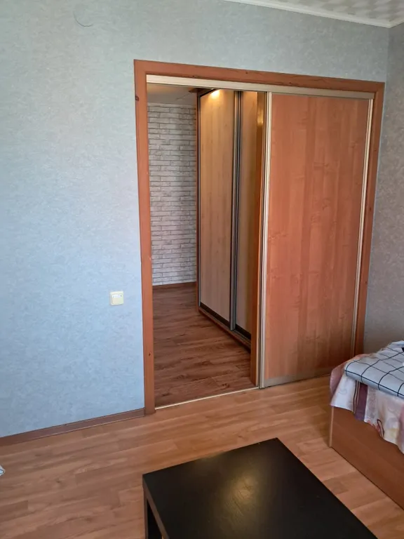 Просторная 2-комнатная квартира со свежим ремонтом недалеко от въезда.