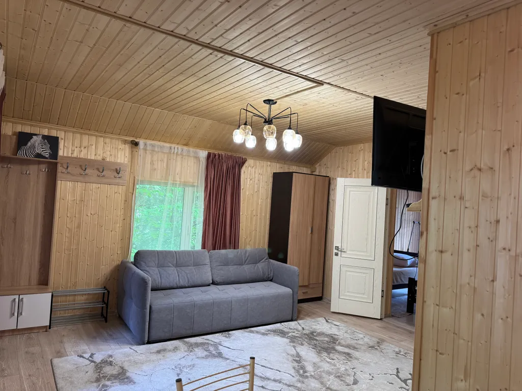 Коттедж в лесу, 12 спальных мест (весь дом)