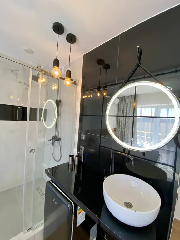 Двухместный люкс с парящей кроватью и балконом