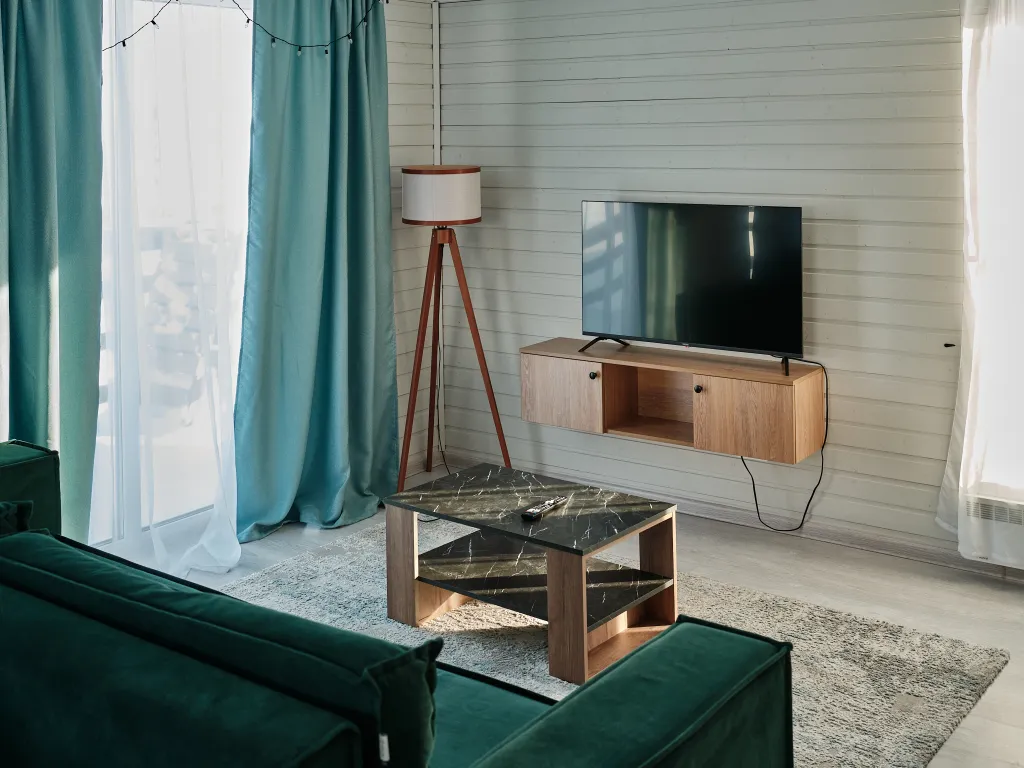 Творческий дом с игровой и полкой увлечений