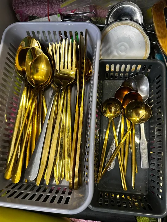 Дом в черте города в лесу