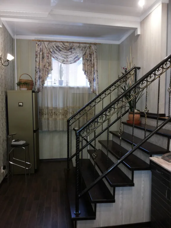 Особняк 207 кв м, элитный городской район, командированным документы