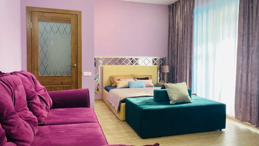 Просторная квартира с лоджией на площади Революции