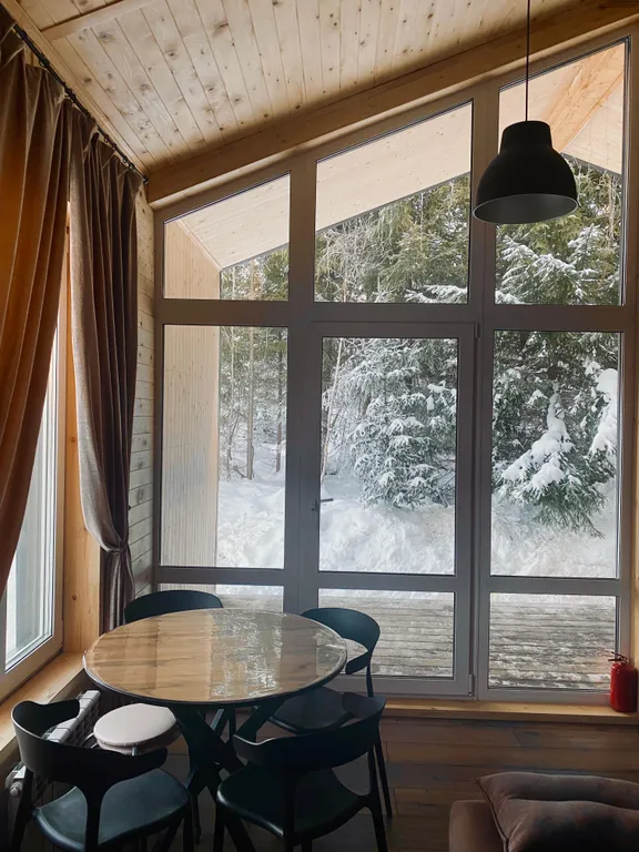 Уютный домик с панорамным видом на лес