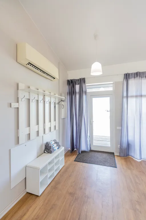 Премиальная вилла на берегу озера с выходом к пляжу