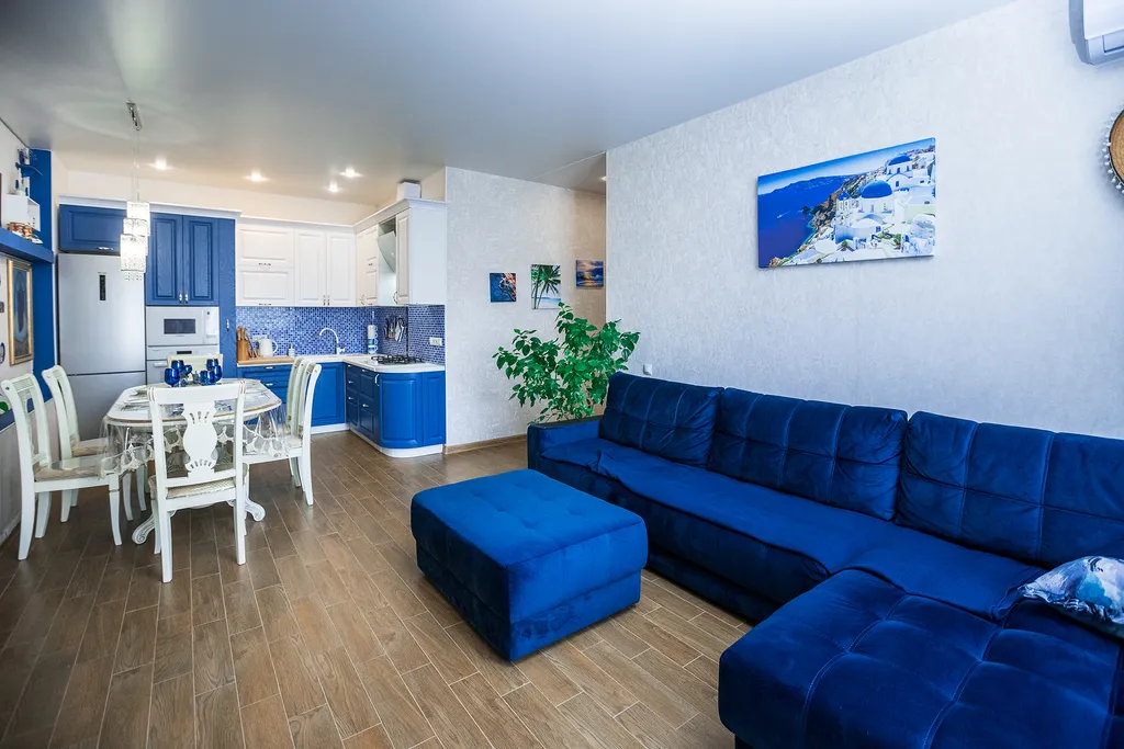 Большая евродвушка на берегу открытого моря