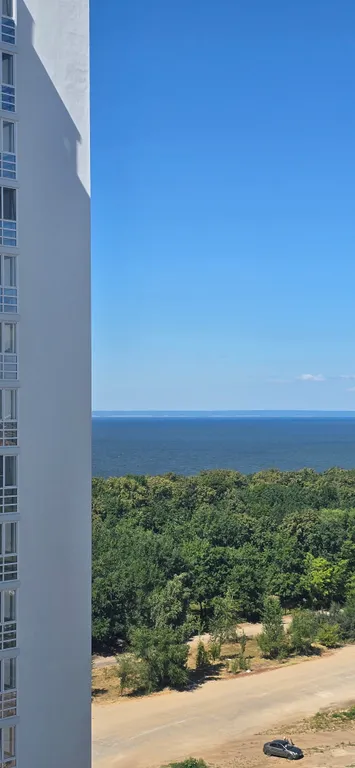 Новый дом, одна кухня изолированана от комнаты не студия всё отдельно,