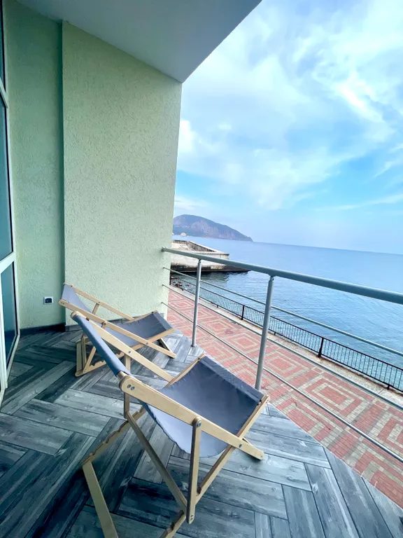 Апартамент с видом на море на первой линии