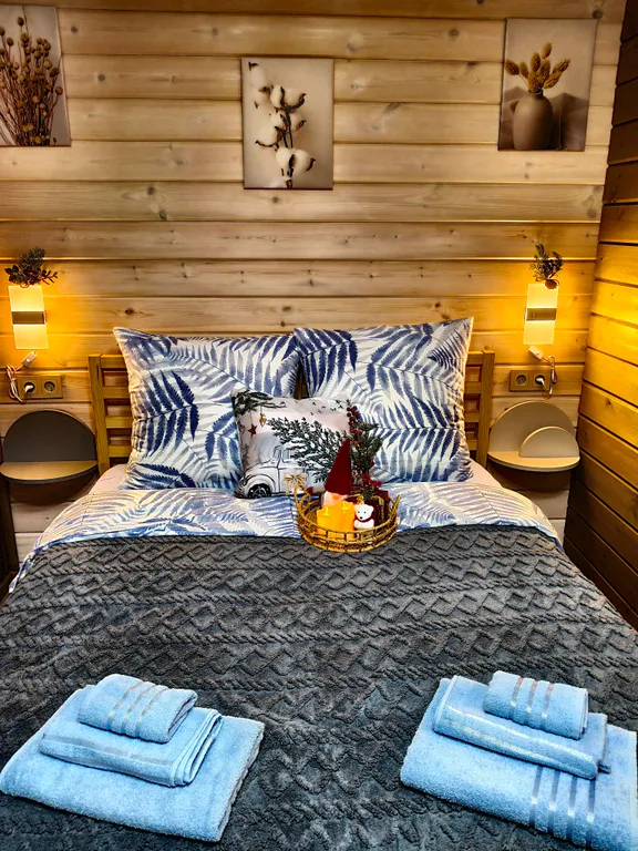 Уютный домик Karhumökki в окружении соснового леса и озер, у Игоры