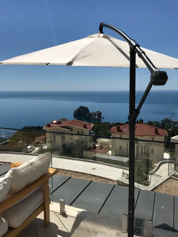 Апартамент в элитном ЖК с прямым панорамным видом на море и бассейном