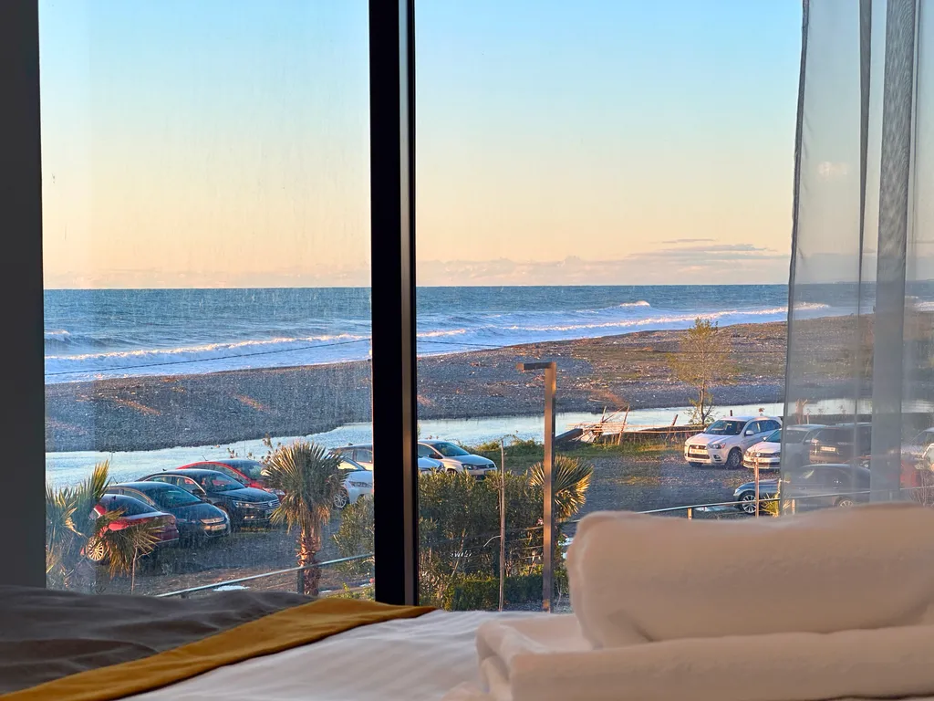 Просторный партамент с отдельной спальней  Шикарный вид на море