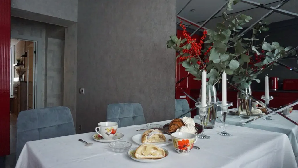 Стильная двушка с яркой кухней