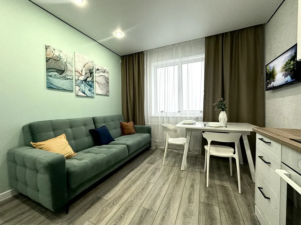 Квартира на Юркина 10