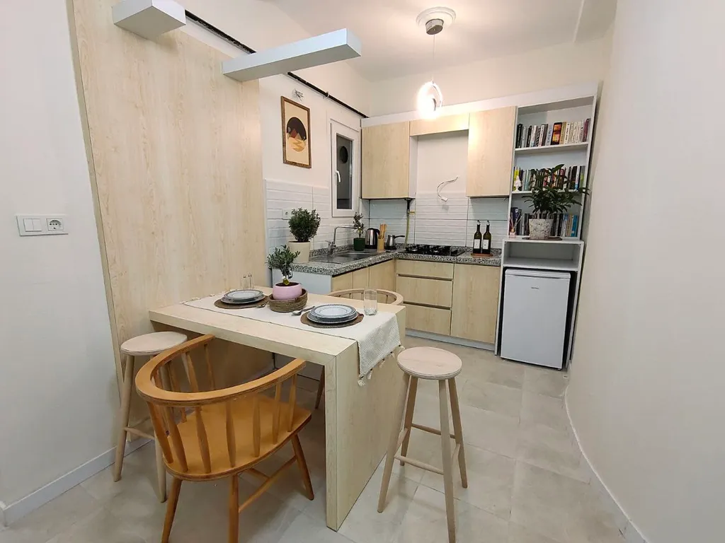 Beautiful 2br and 2toilet balcony apt 8 min by metro