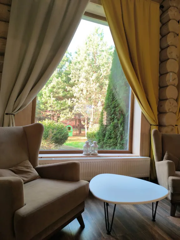 Дом рядом с лесом