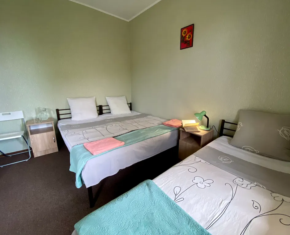 Комната с отдельным входом для 3-х человек