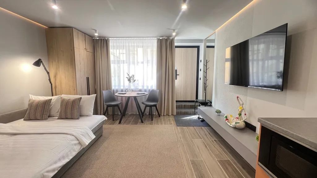 Апартаменты у Часовой башни оранжевые