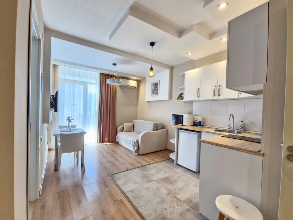 Уютная и светлая квартира с видом на море Volna — аренда посуточно в Батуми