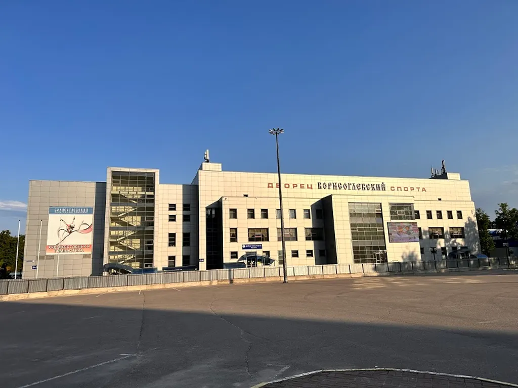 Евродвушка около МЦД-3, с видом на парк