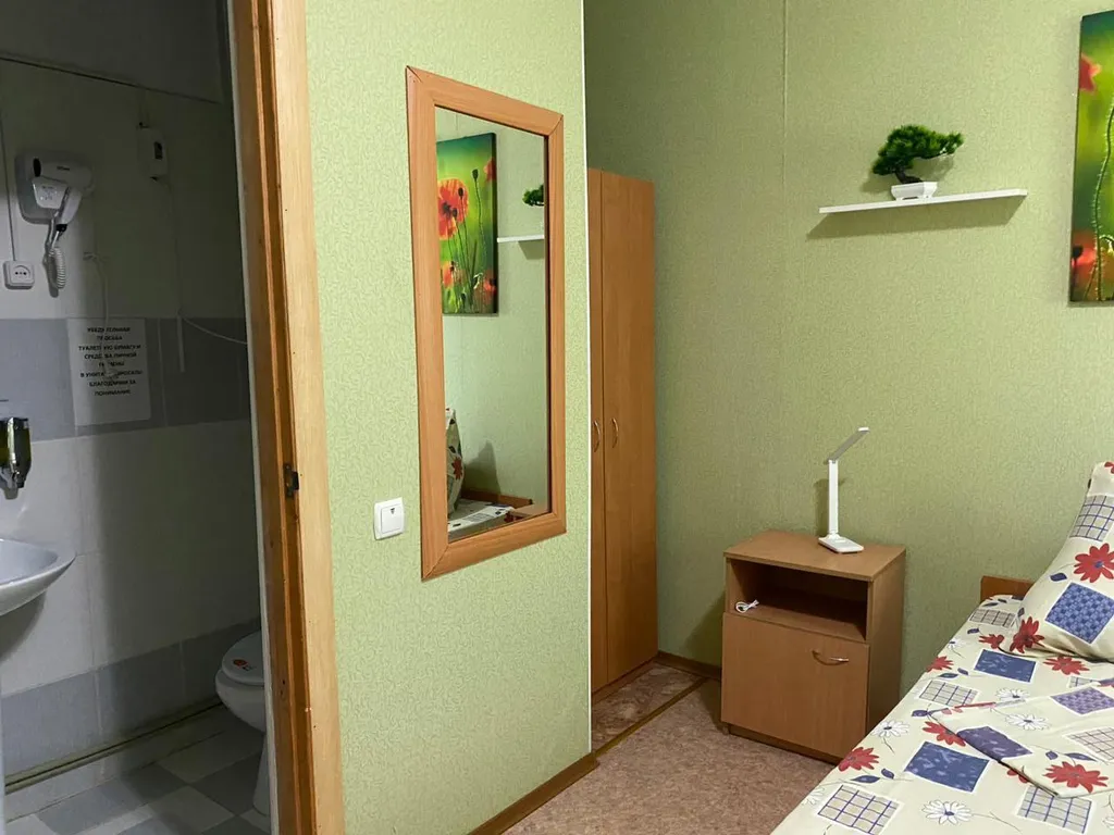 3-х мест номер с удоб и кондиционером у Сильвии в Феодосии на Степной.