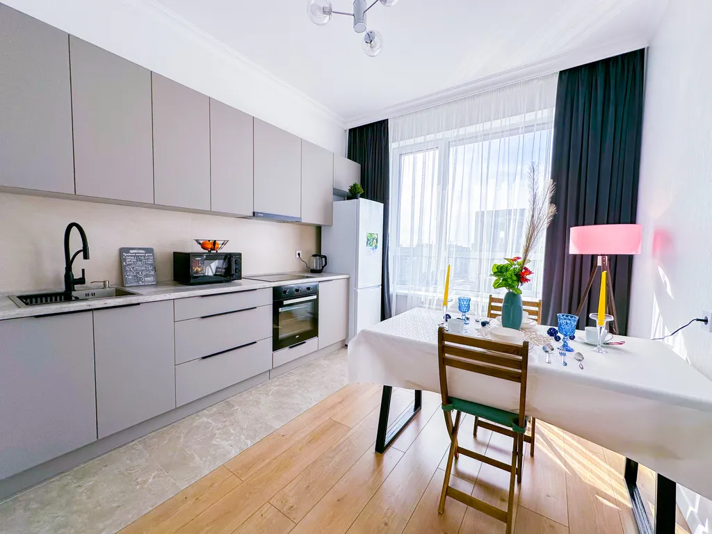 Рядом с Хан Шатыр, центр города Астана grand turan business