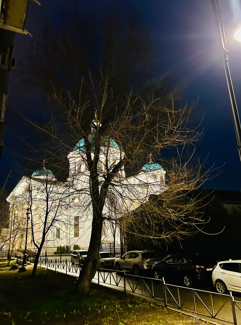Вид на Храм Казанской иконы Божьей Матери из окна