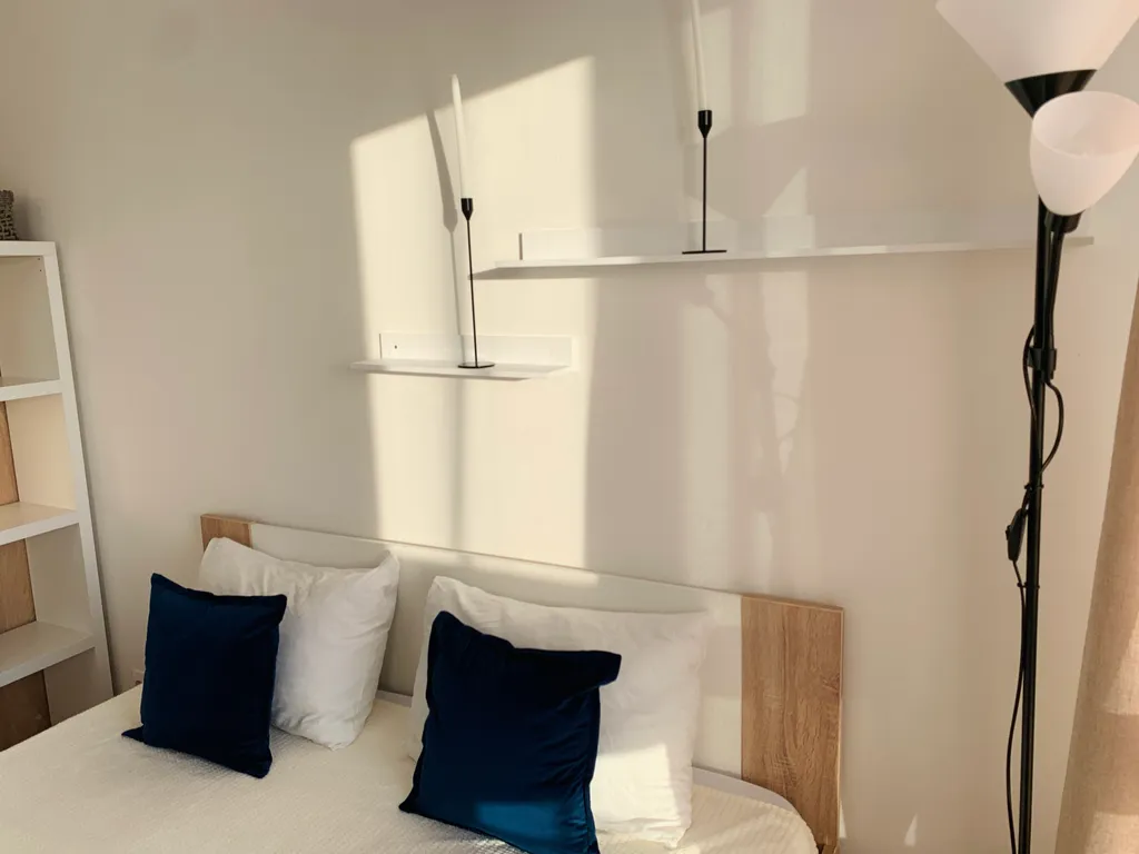 Светлая студия с видом на закат