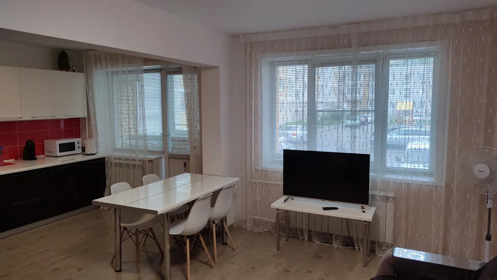 Просторные апартаменты: кухня-студия 30кв и 2 спальни