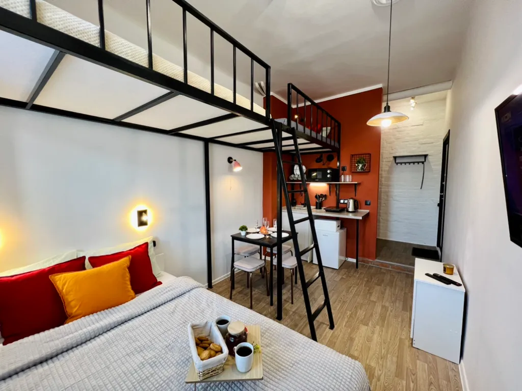 Двухуровневая студия на 4х гостей около ЖД Вокзала