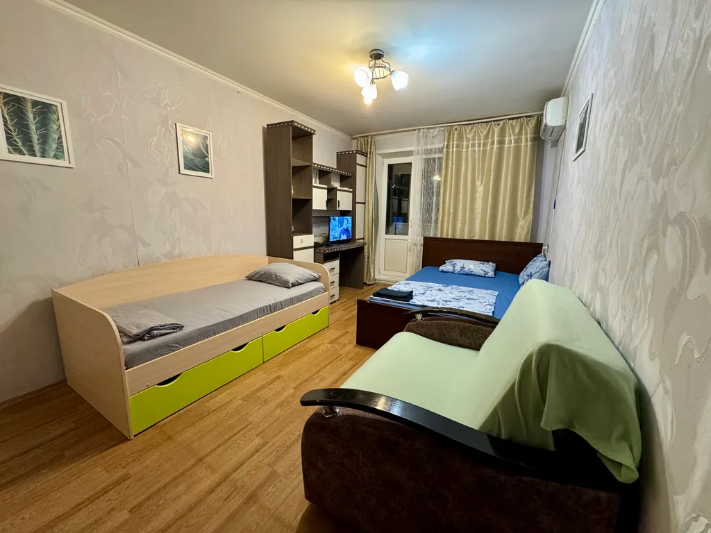 1 комнатная квартира, выход в лесо-парк рядом больница имени Середавина