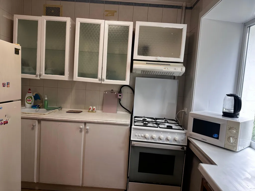 Просторная студия рядом с платиной ареной и прудами