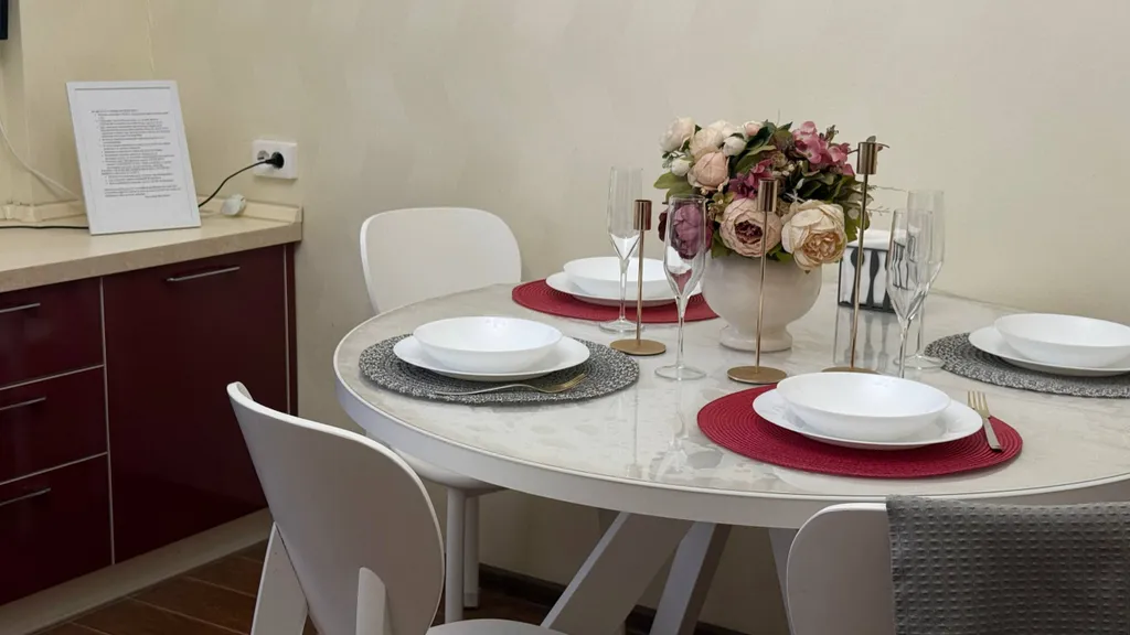 Семейная 2-комнатная квартира с детской кроваткой