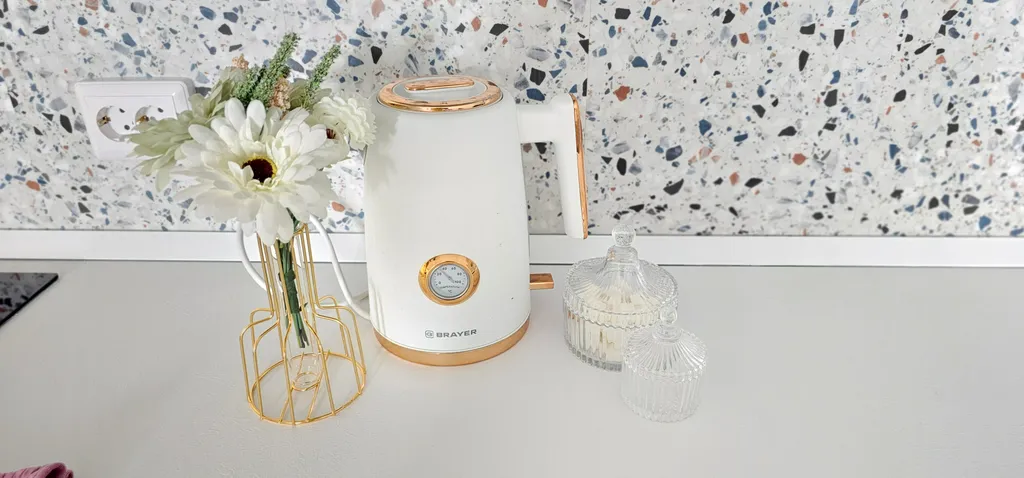 Современная студия с видом на лес