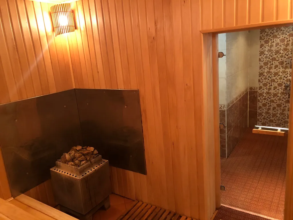 Коттедж Коттедж с большим бассейном — Черное