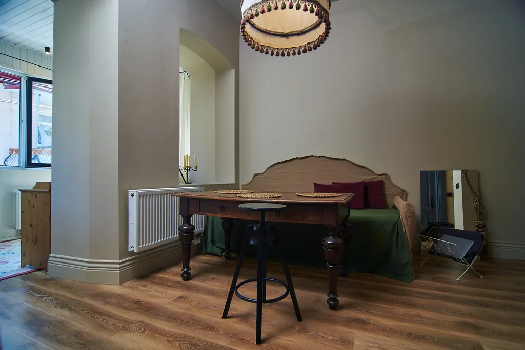 Апартаменты с авторским дизайном в доме 19-го века в сердце старого го