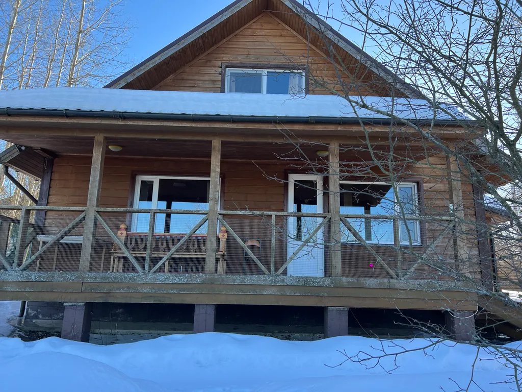 Уютный коттедж у озера