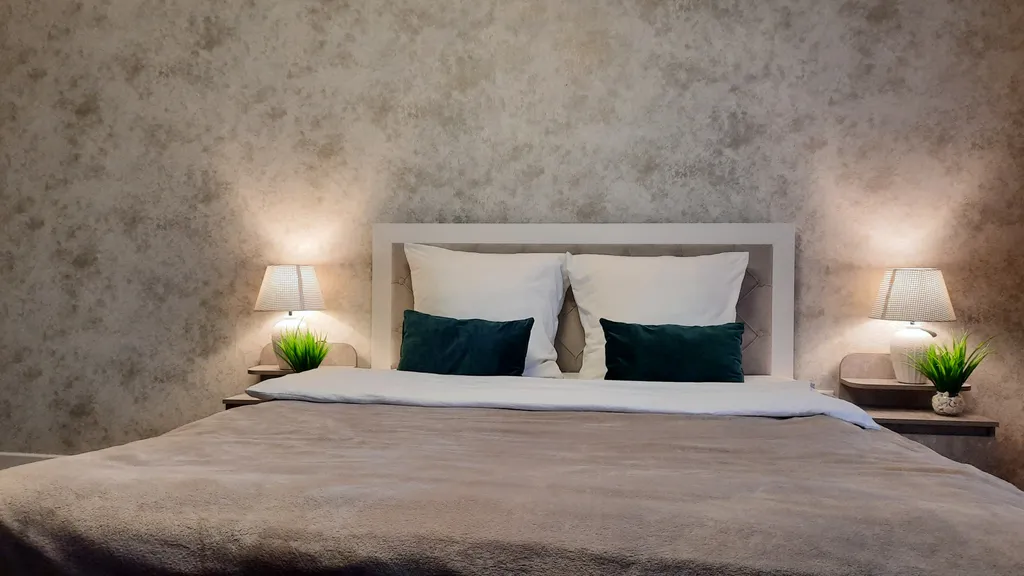 Светлая квартира с большой кроватью и Smart TV