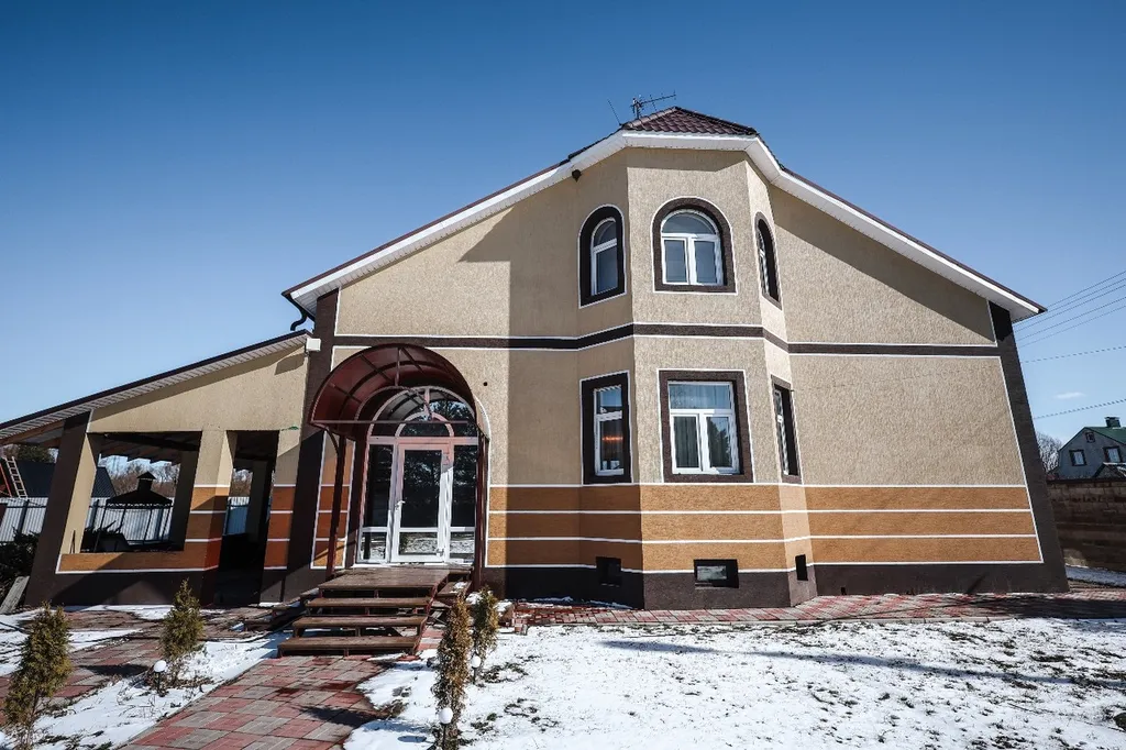 Коттедж возле леса