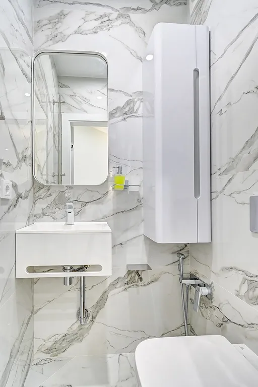 Квартира Квартира Двухкомнатная с 2 санузлами, проектором на балконе, бассейном на территории — Адлер