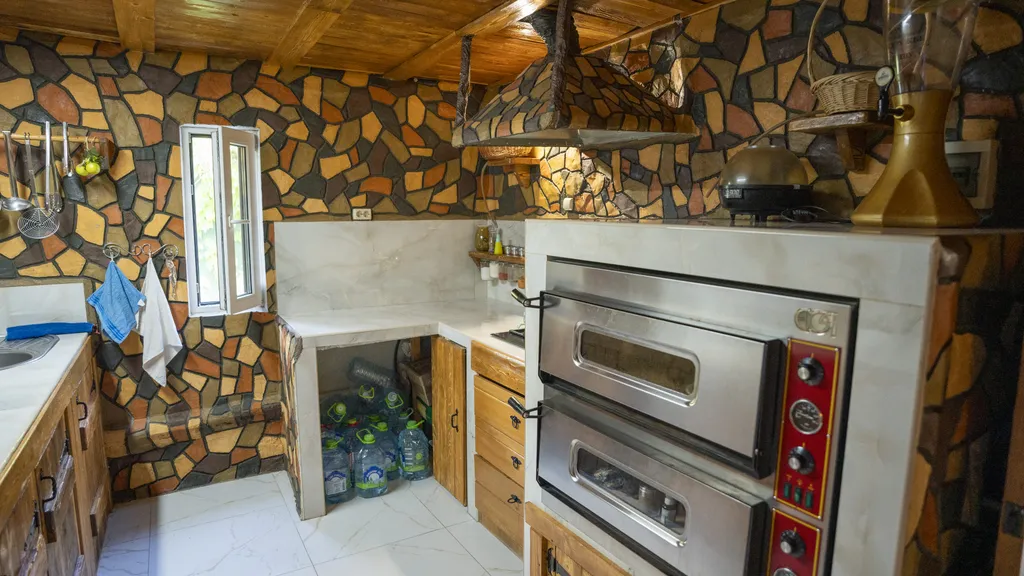 Уютный коттедж с теплым бассейном и большим чаном