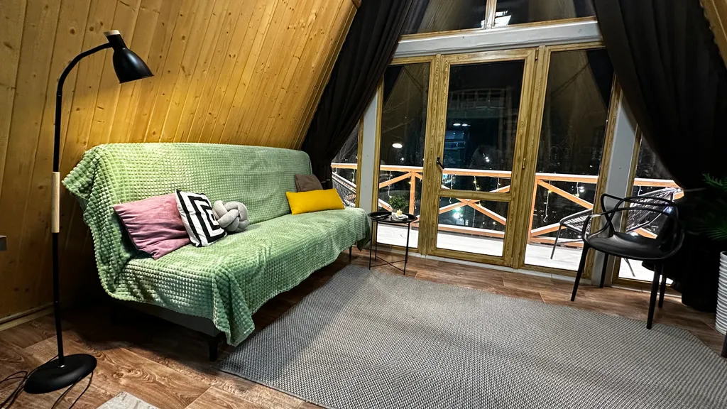 Уютный дом с видом на озеро