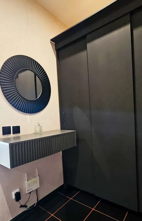 Большая студия с панорамным балконом, видом на реку