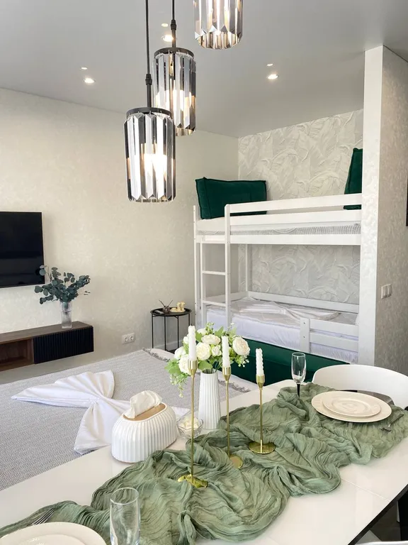 Шикарная квартира рядом трассой при заезде в город, со своей стоянкой