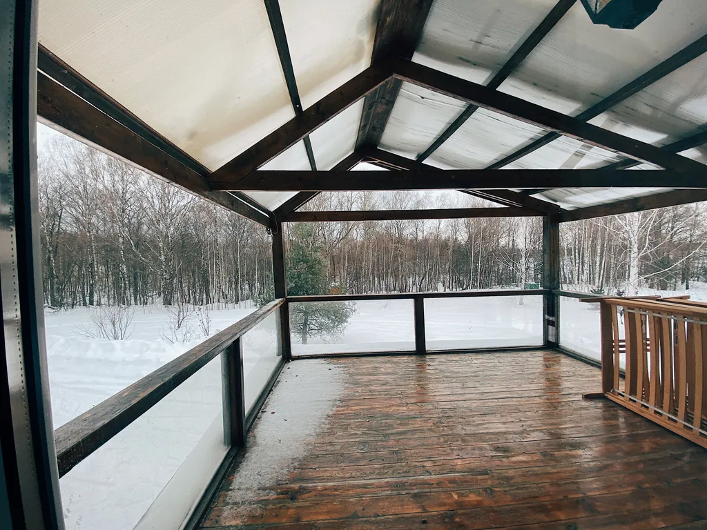 Тёплый коттедж у воды