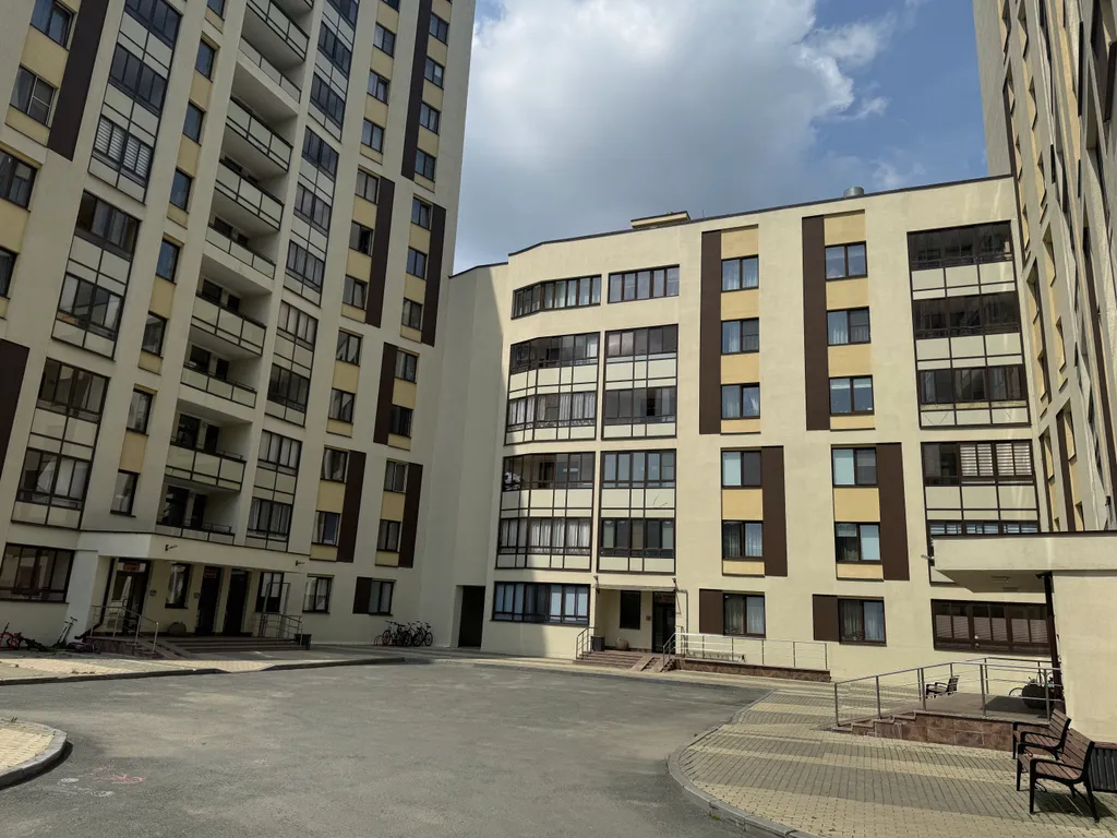 В центре города большая, атмосферная квартира с лужайкой