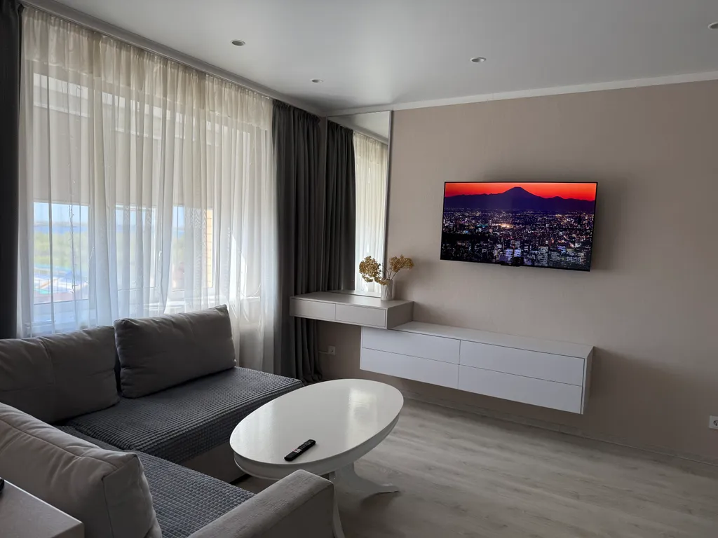 Чистая и уютная квартира с видом на Волгу и на остров